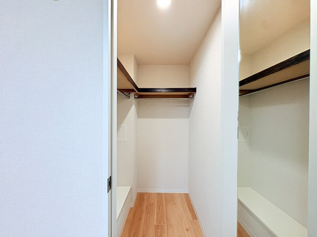 毎日のお洋服選びが楽しくなるウォークインクローゼット。