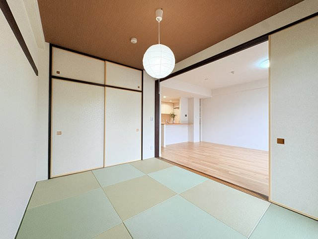 リラックス効果の期待できる畳の香りに包まれながらゆったりとお過ごしいただけます。