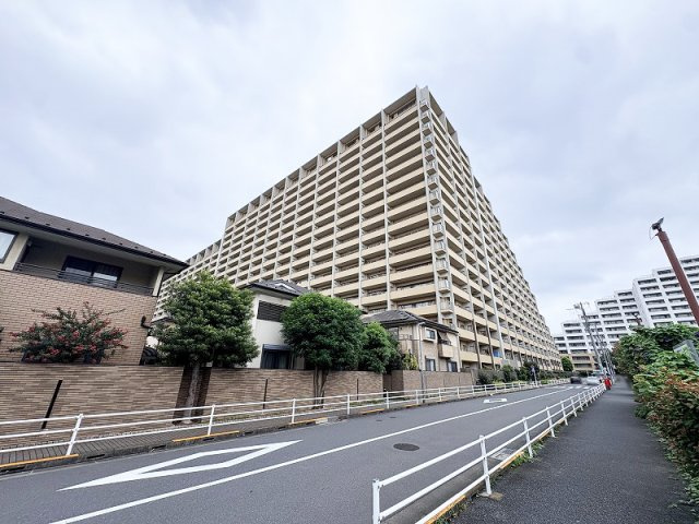 小学校まで徒歩8分、中学校まで徒歩12分。登下校の負担が少なく、お子様のいるご家庭にもおすすめです。