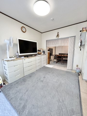 南面に接する洋室6帖のお部屋。