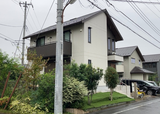 隣家の土地はどうなっているのか、生活利便施設が近くにあるのか、学校まで近いかなど、お客様のライフスタイルにあわせたイメージが重要です。また、近くにあると困る施設が近くにないかも確認するといいでしょう。