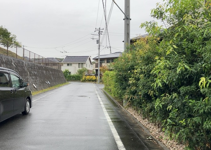 土地の地勢が高台の場合、景色を綺麗にみることができ、景色にこだわってお家探ししている方におすすめです！また平坦地よりも風通しがいいというメリットがあります。デメリットもあるので是非現地でご確認下さい。