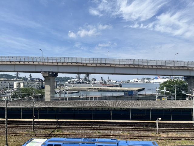 北側バルコニーからは海を臨む眺望