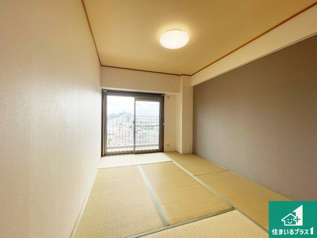 一室あると便利な和室は客間としてだけでなく、小さなお子様のプレイルームや食後のくつろぎスペースとしてもご利用いただけます。