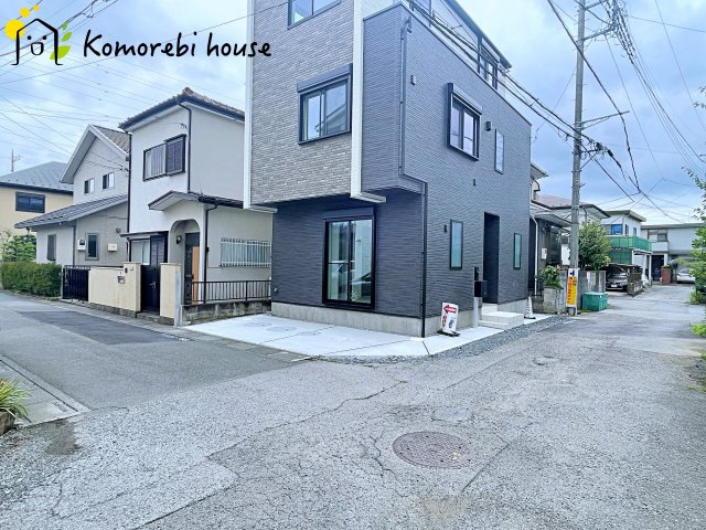 前面道路含む現地写真です