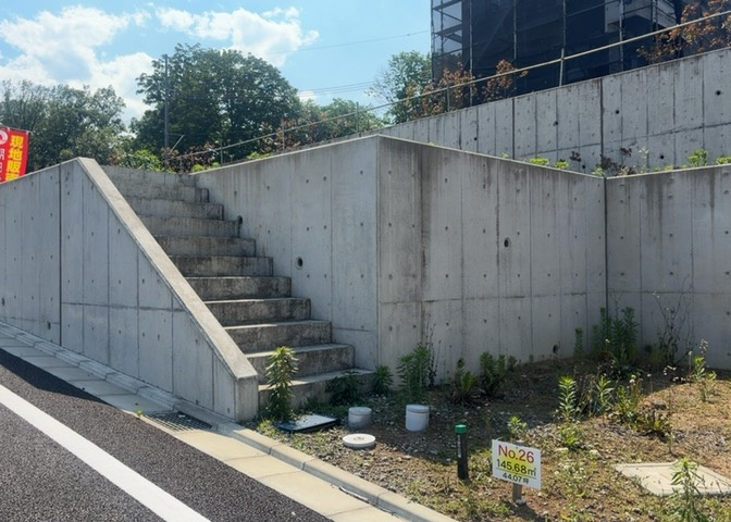 物件の詳細については、現地を見てわかること以外に、役所や法務局などで調べないとわからないことがあります。そのため、現地に行く場合は、もしこの物件を買ったらどのような生活ができるかをイメージしましょう。