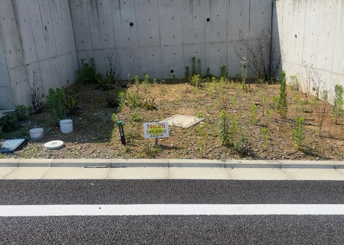 隣家の土地はどうなっているのか、生活利便施設が近くにあるのか、学校まで近いかなど、お客様のライフスタイルにあわせたイメージが重要です。また、近くにあると困る施設が近くにないかも確認するといいでしょう。