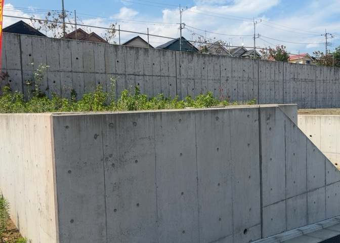 家を建てる前提で土地を探している場合、地盤の丈夫さは譲れない条件の一つです。地盤が脆弱だと追加工事が必要となります。また、過去に地盤沈下や液状化現象を起こした土地は、できるだけ避けた方がいいでしょう。