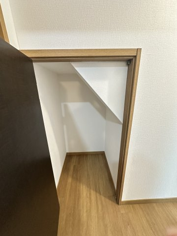 階段下収納です。