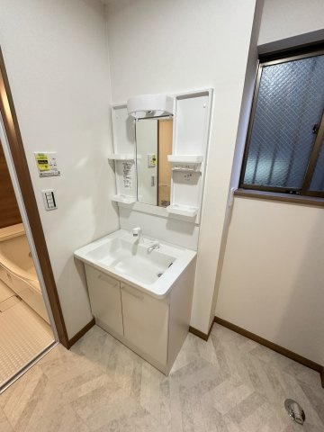 1階部分のと独立洗面台です。