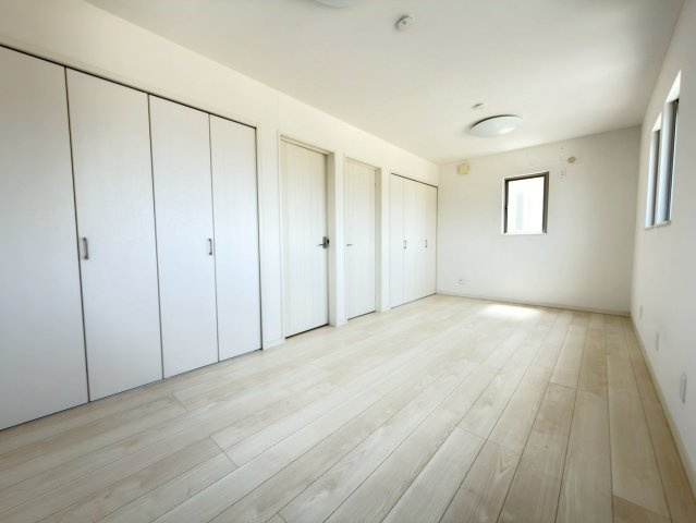 書斎や趣味部屋など、ライフスタイルに合わせ、様々な用途で使えるお部屋です。