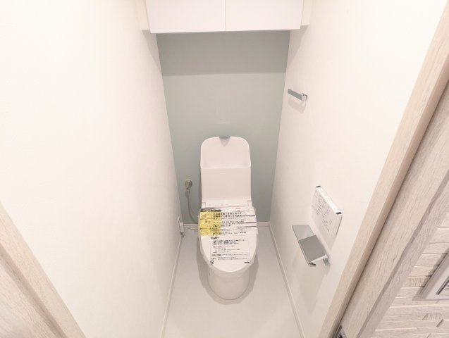 トイレもあると便利な上部収納付き