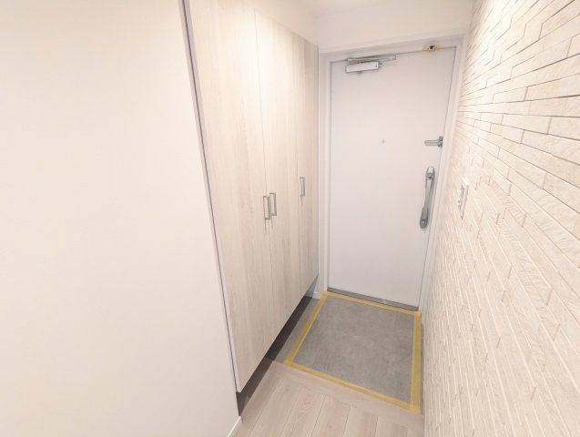 シューズボックスも大容量。玄関ドアも変えたばかりなのでとても綺麗です。