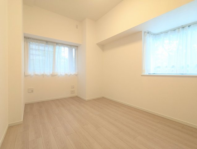 暗くなりがちな北側のお部屋も角部屋なので明るさ◎