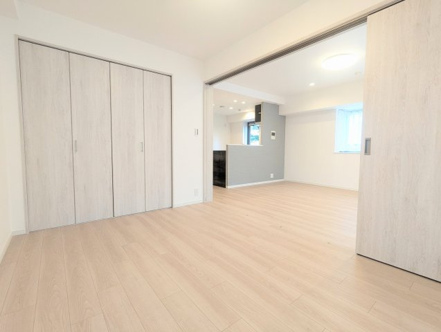 床にレールが無いタイプを採用しているので、LDKを広げて使う事も出来ます。