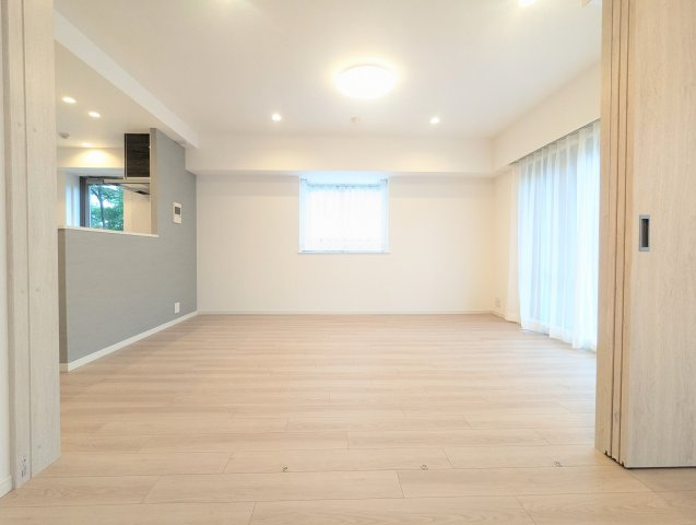 とにかく天井が高いです。是非一度ご覧になってみてください。