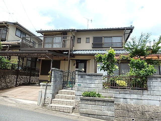 玄関門扉が付いています。