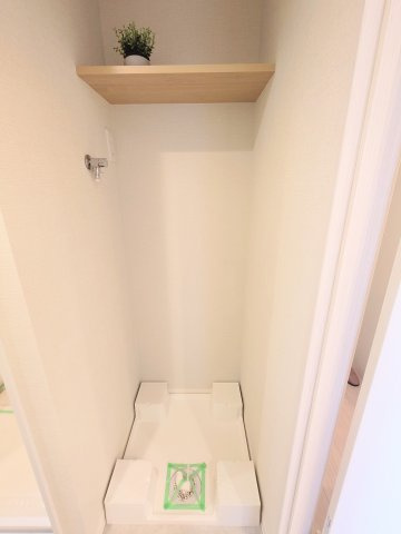 上の棚は洗剤置場として便利です