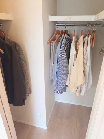ウォークインクローゼットでお洋服もたくさん仕舞えます♪