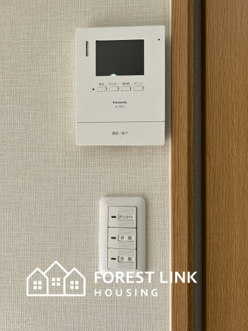 防犯面で心強いテレビモニター付きインターホンを完備.　