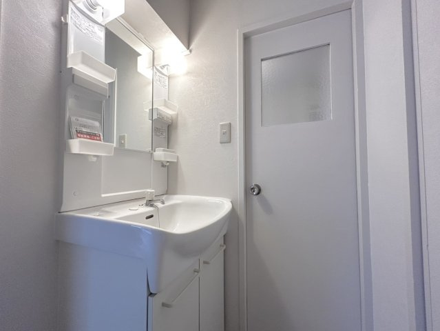 綺麗な独立洗面台となっております。