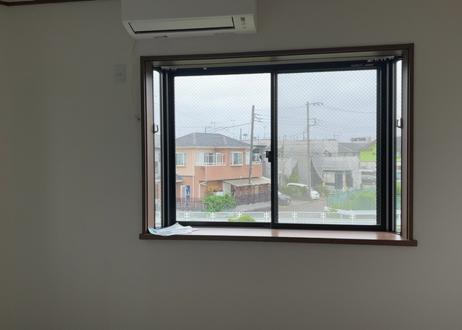 洋室のメリットは重い家具が置きやすく、身の回りが整理しやすいことです。　床がフローリングのため畳とは異なり凹みにくいです。　クローゼットなど収納が豊富で、普段使わない旅行カバンや服の整頓も簡単にです。