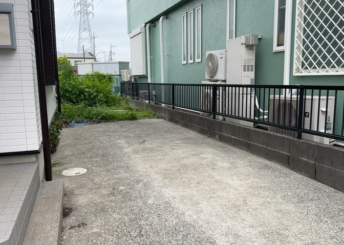 駐車場と明記されていても、最小スペースでつくられた駐車場だと大型車は駐車できなかったり、出入りしにくくなったりする可能性があります。お車のサイズと購入したい物件の駐車場のサイズを現地で確認しましょう。