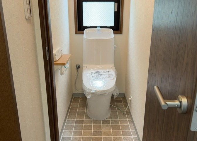 トイレは大きさや形、機能、抗菌性などが異なる多種多彩なタイプが各メーカーから出ています。それぞれに良さがあるため、事前にどういったタイプのトイレがいいのかをご家庭内で決めて、内見に行くといいでしょう。