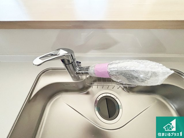 浄水器を内蔵！炊飯時、お茶を作る時に安心してお水を使えます！お湯と冷水、浄水と原水、シャワーの切替えもワンタッチです！