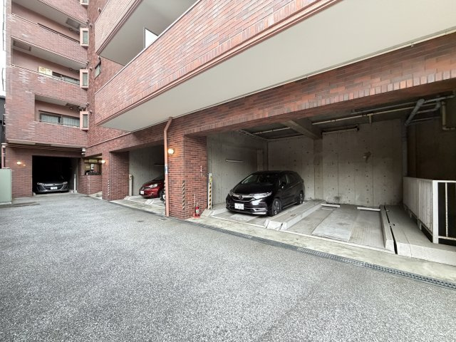 【駐車場】