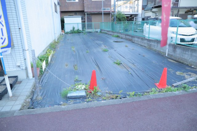家を建てる前提で土地を探している場合、地盤の丈夫さは譲れない条件の一つです。地盤が脆弱だと追加工事が必要となります。また、過去に地盤沈下や液状化現象を起こした土地は、できるだけ避けた方がいいでしょう。