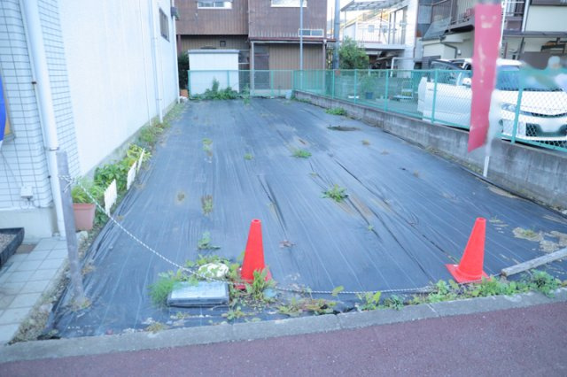 人が暮らすうえで日光は大切な要素となります。日当たりの良さは譲れないポイントですね。併せて近くに大きな建築物の建築予定がないか、あるいはそれが可能な土地が近くにないか事前に確認することもお勧めします。