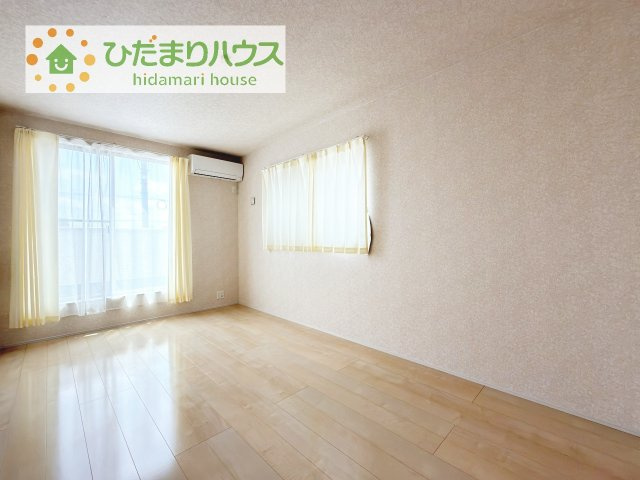 7.5帖の寝室は大きなベットを置いても余裕です！
