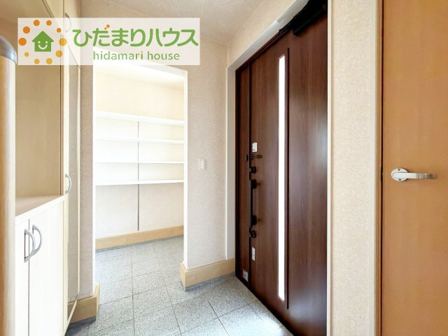 明るい玄関がお出迎え！