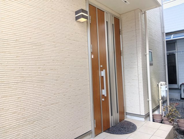 ダブルロックキーで防犯性の高い玄関。