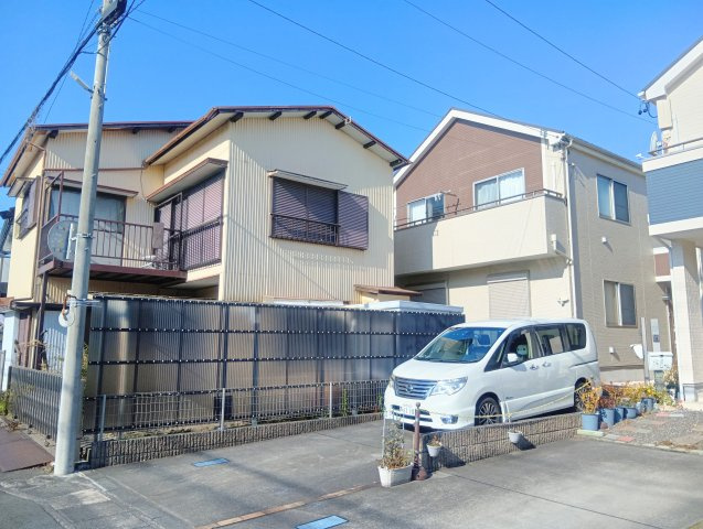 道路から家が離れているため静か。　通行人や車の視線が届きにくくプライバシーが確保しやすいです。