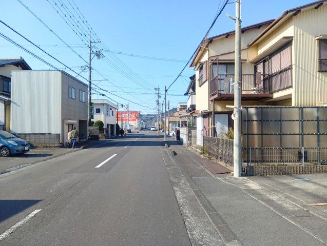 前面道路は5.8mあります。駐車場の出入りもスムーズにできるかと思います。