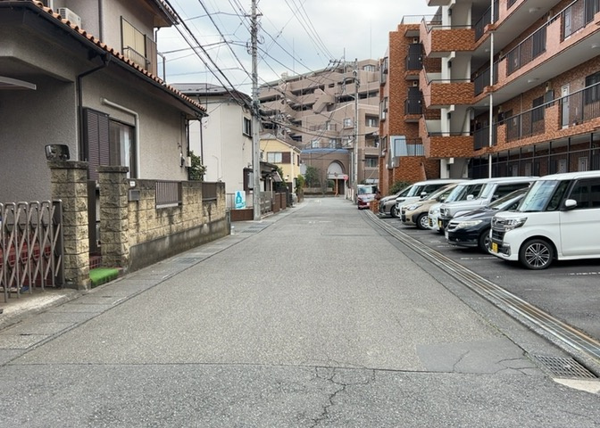 眺望を気にして物件を探す場合、前面に建物が建っていないか現地で確認しましょう！前面に建物があると景色はもちろん、日当たりや風通しにも影響が出てきます。住んだ時のことを想像しながら現地見学をしましょう。