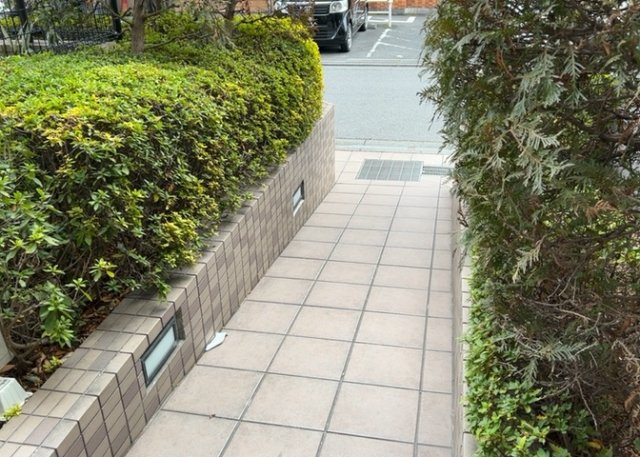 共用部分は、一棟の建物に住む区分所有者全員が共同で所有するとし、共用部分の管理、補修などは、区分所有者で形成される管理組合が行います。個人の判断で勝手に変更することはできませんので覚えておきましょう。