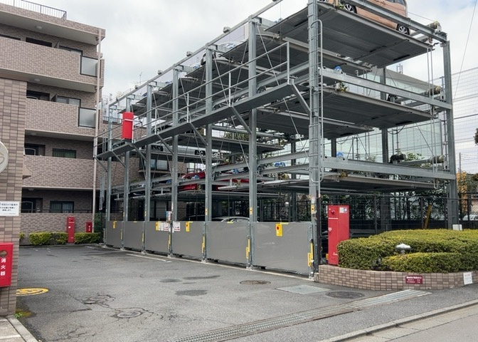 駐車場と明記されていても、最小スペースでつくられた駐車場だと大型車は駐車できなかったり、出入りしにくくなったりする可能性があります。お車のサイズと購入したい物件の駐車場のサイズを現地で確認しましょう。