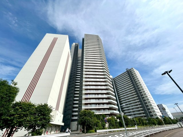 外観はマンション管理がされているかの目安になります。築年数が古いと、壁面は劣化してひび割れが生じることも！建物が古びていても細かいところが修繕されていると、きちんと管理されているなぁと感じるでしょう。