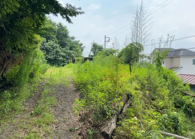 土地を買う際、住む地域の自治体や福祉の補助制度にも注目してみましょう。子供や老人の医療補助やゴミ出しのルールなど、自治体によってルールに大きな違いがあるため、暮らしやすい土地で判断するとよいでしょう。
