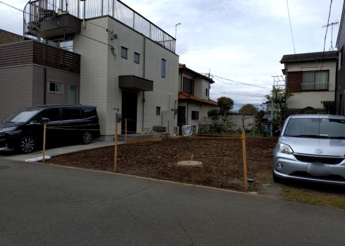 隣家の土地はどうなっているのか、生活利便施設が近くにあるのか、学校まで近いかなど、お客様のライフスタイルにあわせたイメージが重要です。また、近くにあると困る施設が近くにないかも確認するといいでしょう。