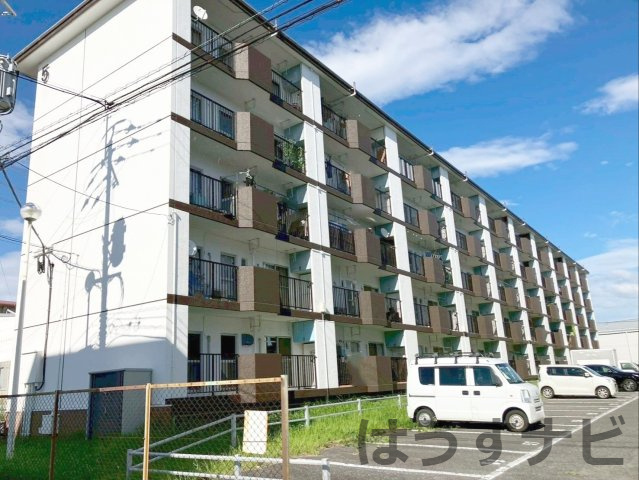徒歩10分圏内に銀行、郵便局、コンビニ有り！