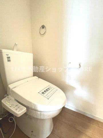 トイレはウォシュレット標準の節水トイレで、デザイン性・清掃性に優れたトイレを採用