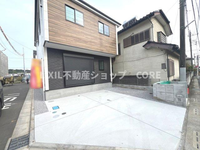 ゆったりとした駐車スペースを確保いたしましたので、大きめのお車でも駐車可能です。