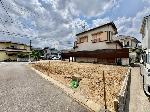南東角地で陽当り良好！敷地約34坪・自由設計で夢のマイホームはいかがでしょうか！建築条件なし・お好きなハウスメーカーで建築可能です！