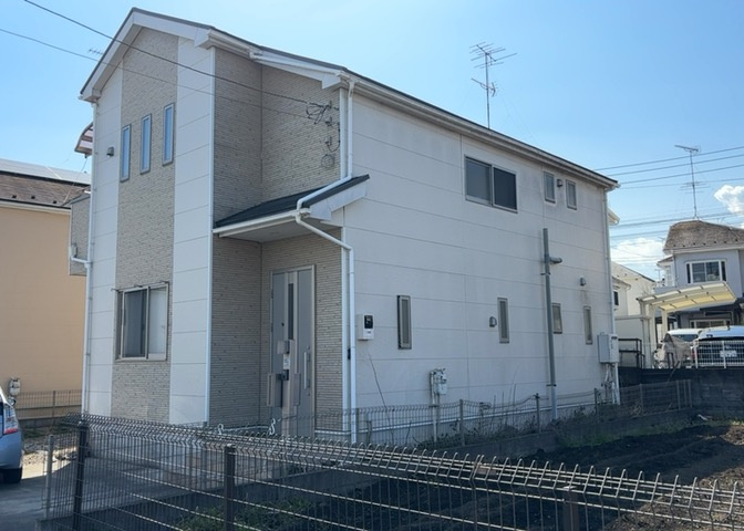 木造住宅とは土台、壁、柱など建築物の強度を支える構造体の材に木が使用されている構造を指します。構造体は建物の自重を支えるだけではなく風圧や水圧、積裁荷重などあらゆる衝撃に耐えるための基礎です。