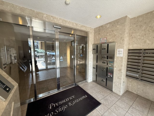 マンション入り口のエントランスです。オートロック付きです。