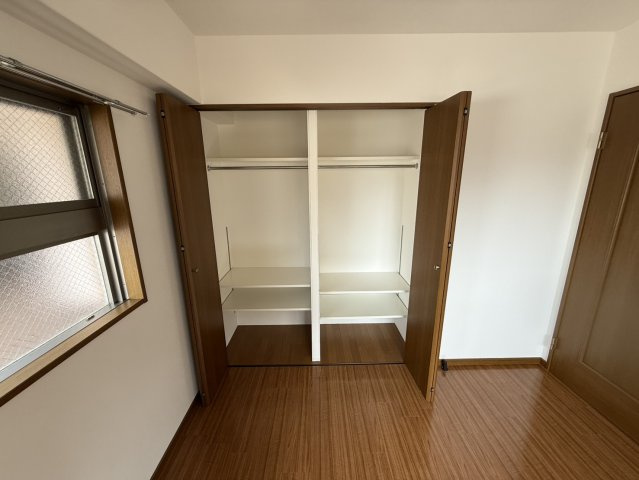 約5.2帖洋室の収納です。